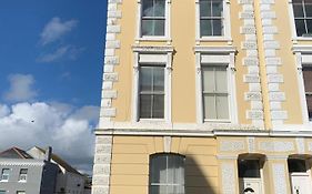 Bright Plymouth Hoe Hideaway